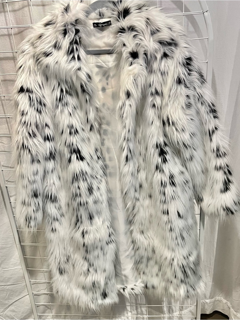NWOT Fun White and Black Faux Fur Long Coat Size L Maxi Side Pockets